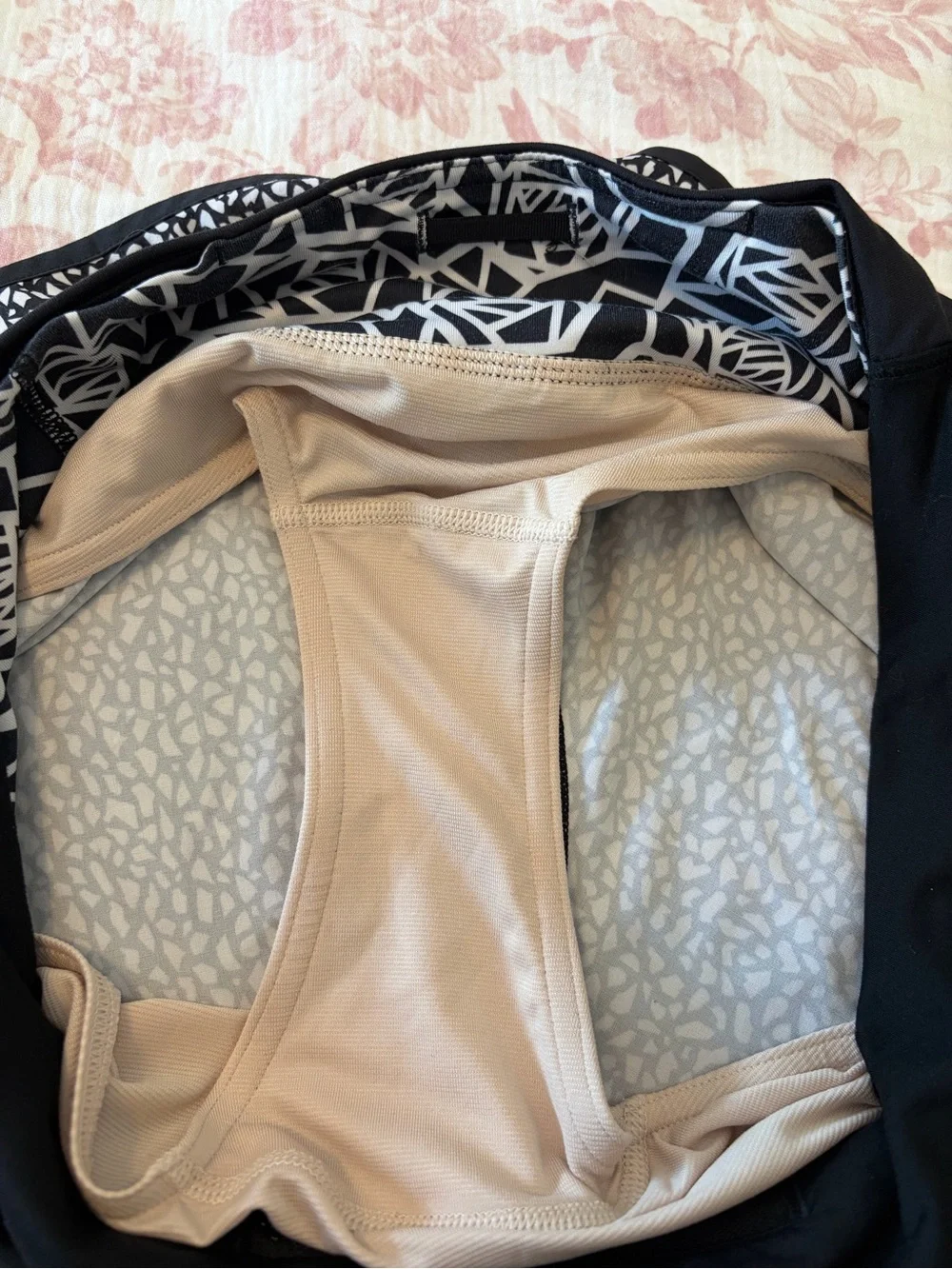Lululemon Run Times Short 4'' Miss Mosaic Black Mid Rise Sz 6 geometric